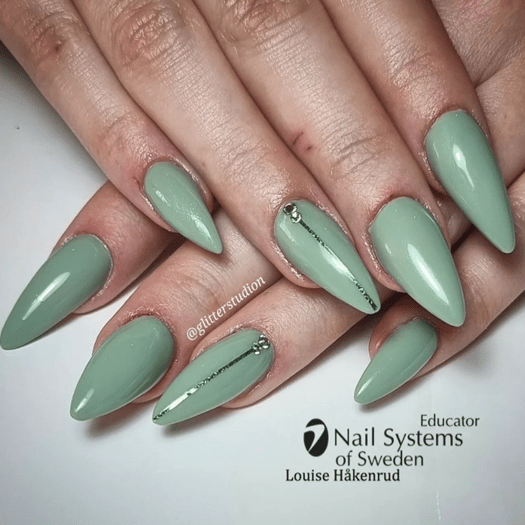 gröna naglar