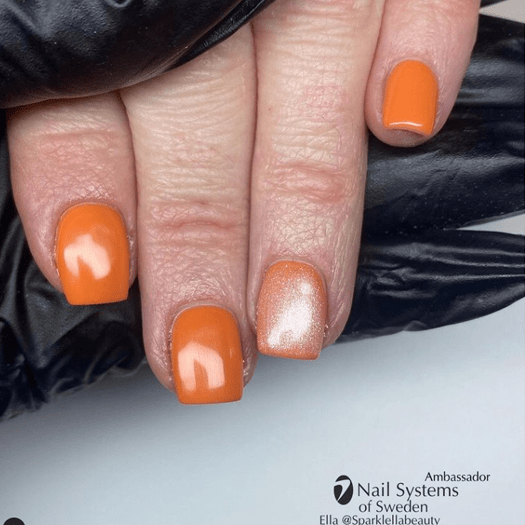 Orangea naglar