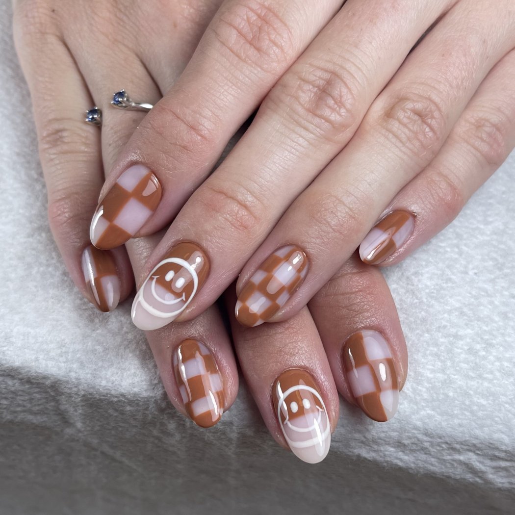 Karamell och mokka gelpolish - mjuka bruna höstnyanser