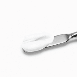 Acrygel White Crisp klarvit acrygel på spatel