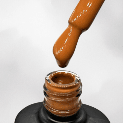 Upptäck Chocolate Cake Gel Polish – en rik chokladbrun nyans som ger naglarna en elegant och sofistikerad touch. Perfekt för en