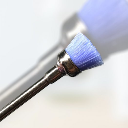 Upptäck The Mini Sweeper Bit – en oumbärlig borste till elfil som effektivt tar bort damm från nagelytan och säkerställer en per