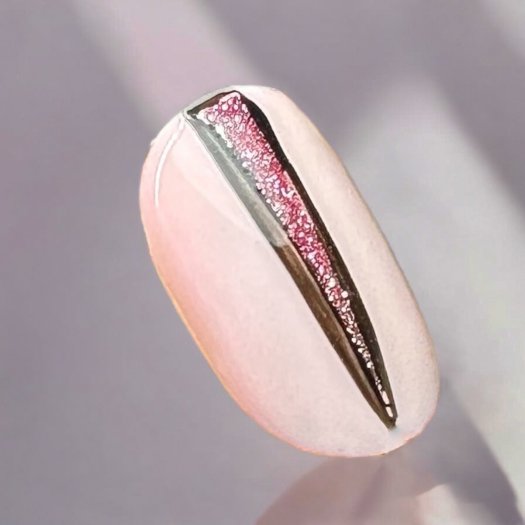 Confetti Stripes, Sparkling Rose – glittrande oregelbundna foliebitar med reflekterande glitter i rosa, 1-2 cm långa.