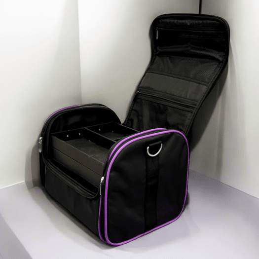 Made of a durable material that can withstand everyday use. Carrying handle and shoulder strap make the bag easy to carry.