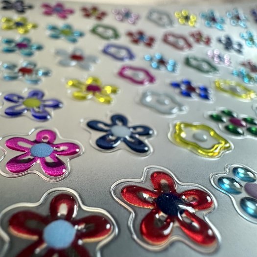 Jelly Flower Stickers give your nails a beautiful blooming look with a sheer, glass-like effect. Perfect for creative nail art