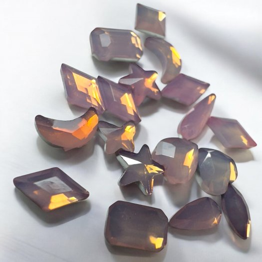 Give your nails a sophisticated touch with Frosted Peach Nail Charms! 20-pack of assorted frosted stones in pink and peachy n