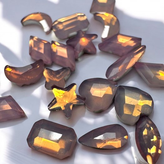 Give your nails a sophisticated touch with Frosted Peach Nail Charms! 20-pack of assorted frosted stones in pink and peachy n