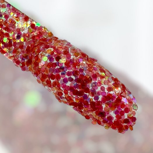 Upptäck Glitter Rainbow 1mm Red – ett rött glitter med fin glans och perfekt kornstorlek. Passar utmärkt för nageldesign, dekora