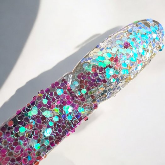 Transparent glitter with shimmering shades - 1 mm sequins that catch the light and create a magical effect on the nails.