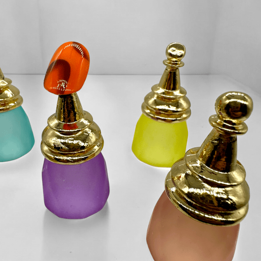 Nail Art Display Colour – 6 coloured holders with magnetic function to show off your finest nail art. Practical and stylish solu