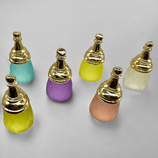 Nail Art Display Colour – 6 coloured holders with magnetic function to show off your finest nail art. Practical and stylish solu