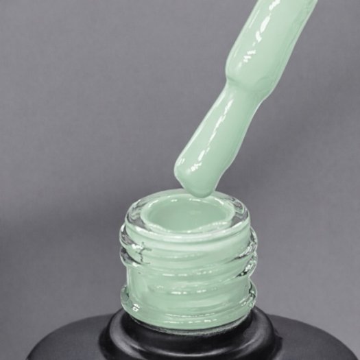 Nail Systems Artichoke Dip gel polish – a light green, soft and pleasant tone that gives nails an elegant and sophisticated look