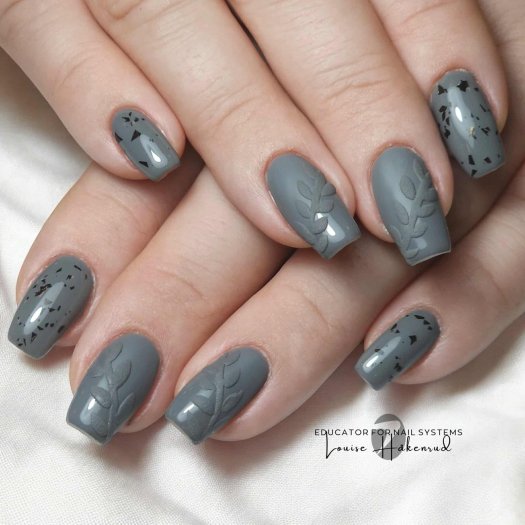 Gorgeous Grey – a deep and intense dark grey colour that gives an opaque and powerful look.