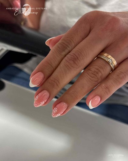 Discover Toffee Builder Gel Pink Ripple – a deep pink sculpting gel with incredible self-leveling and opaque finish. Easy to sha