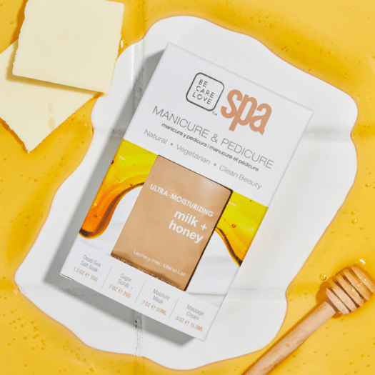 BCL Milk Honey White Chocolate Ritual Kit med Dead Sea Salt Soak, Sugar Scrub, Moisture Mask och Massage Cream i engångsförpackn
