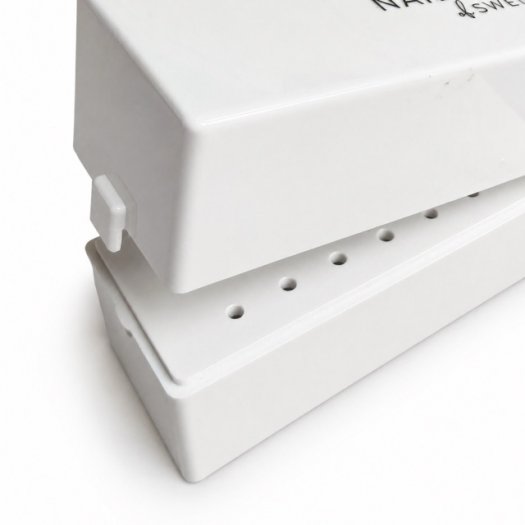 NS Bit Storage Box är en praktisk förvaringsbox med plats för 30 bits. Perfekt för hygienisk och organiserad förvaring av rengjo
