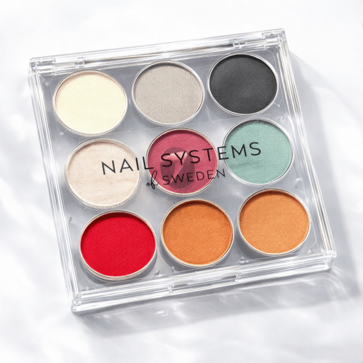 Paletten innehåller 9 jordnära och mörka pigment i sofistikerade toner som svart, vitt och olika gråa nyanser, alla förpackade i