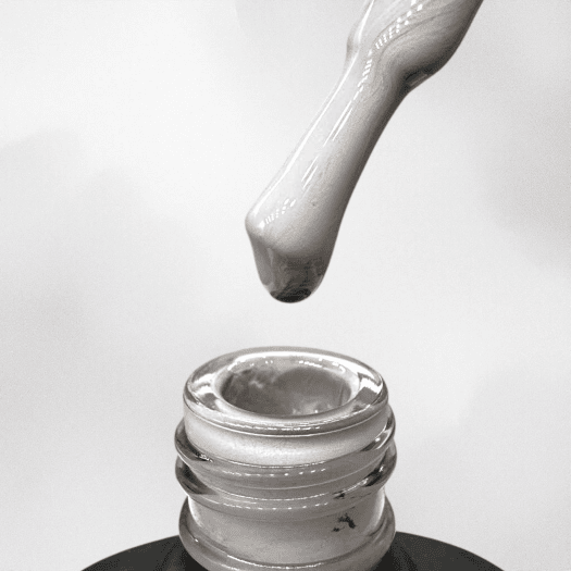 Elephant in the Sun Nail Systems Gel Polish – naglar med solbelyst elefantinspirerad design i varma och jordnära nyanser. Perfek