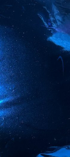 Ocean Breeze is a deep shimmering blue foil that captures light reflections, giving the nails a vibrant and exclusive look. Appl