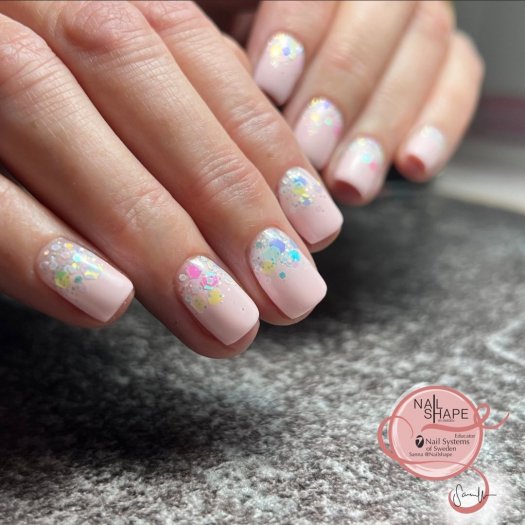 Nail Systems of Sweden Frosty Flakes Glittergel – Färdigblandad glittergelé i en frostigt glad mix