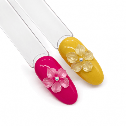 Glass Petals Box, rosa och gul blomma byggd av fem kronblad på nageltippar