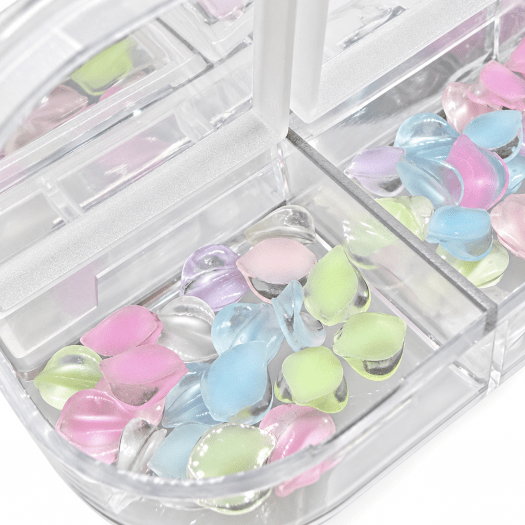 Glass Petals Box, närbild på blandade kronblad i pastell