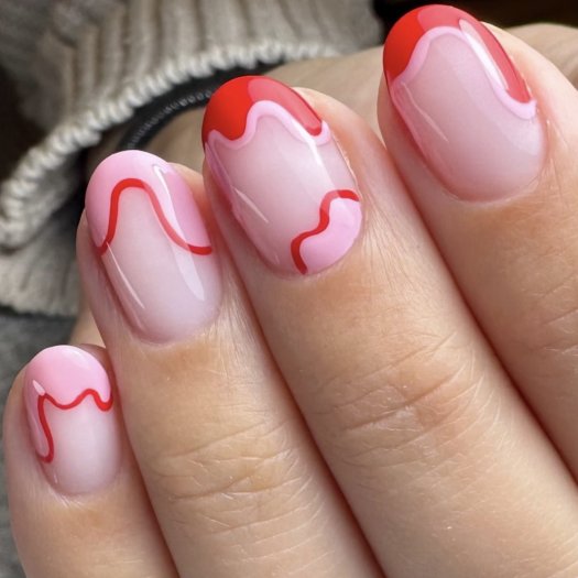 Moa’s Flamingo Bay Gel Polish från Nail Systems är ett professionellt gellack i en intensiv och livlig rosa nyans som påminner o
