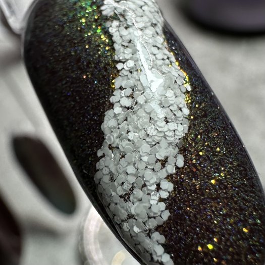 Discover Glitter Pearl 0.4 mm White – a white pearl glitter with elegant shine. Perfect for nail design, decorations, and creati