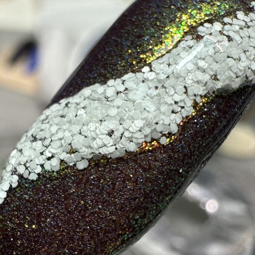 Discover Glitter Pearl 0.4 mm White – a white pearl glitter with elegant shine. Perfect for nail design, decorations, and creati