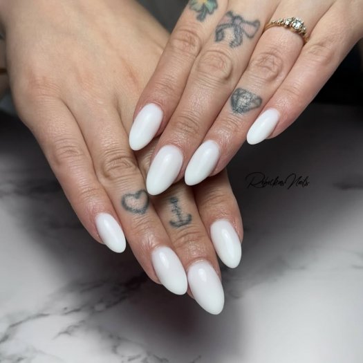 Discover Toffee Builder Gel Coconut Crisp – a medium viscosity, opaque white sculpting gel with amazing self-leveling properties