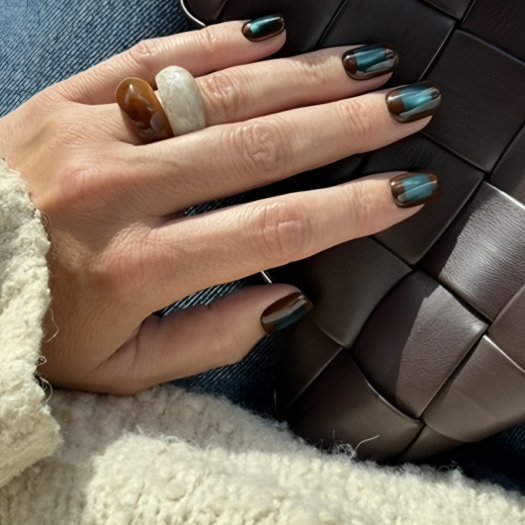 Nail art med Kimtella och Kimpression från The Kim Collection