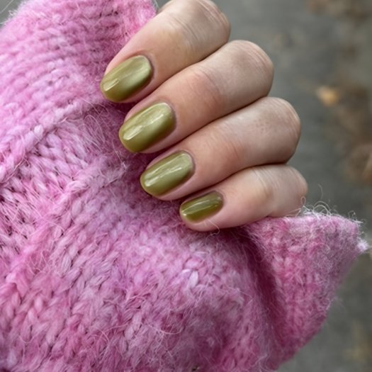 Naglar med Kimspired Cat Eye Gel Polish