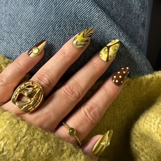 Nail art med Kimchi och Kimtella från The Kim Collection