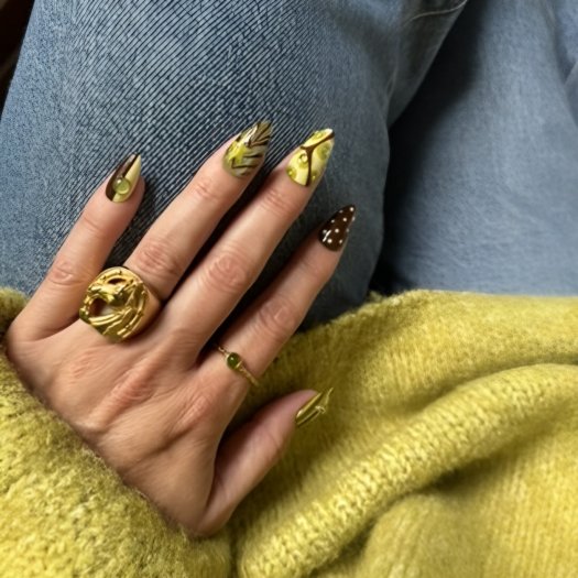 Nail art med Kimchi och Kimtella från The Kim Collection