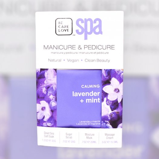 Lavender Mint Ritual Kit ger en lugnande och återfuktande spa-upplevelse i fyra steg. Lavendel och mint reducerar stress, mjukgö