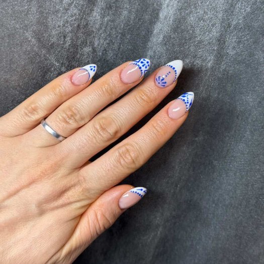 BIAB Liquid Extension Nude från Nail Systems of Sweden är en nude-färgad soak-off builder gel i flaska, utvecklad för naturlig f
