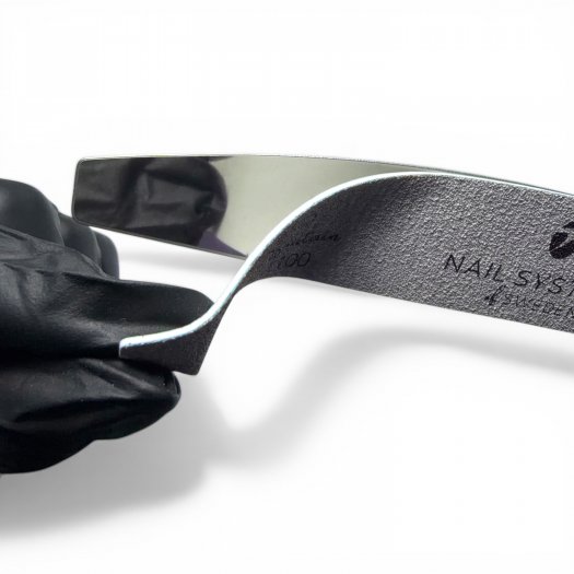 Upptäck Sustain Metal Core, den återanvändbara nagelfilen i metall som gör det enkelt att byta filblad. Miljövänligt, hållbart o