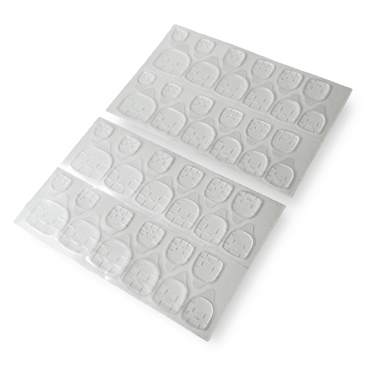 Nu kan du enkelt byta dina Soft Gel tippar och switcha naglar inför festen. Låt din nagelterapeut göra dina personliga naglar oc