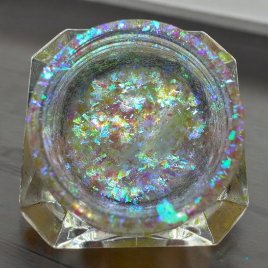 Upptäck Chameleon Flakes - Tropical – supertunna skiftande flakes som enkelt fäster i klibbig yta av gel eller gelpolish. Perfek