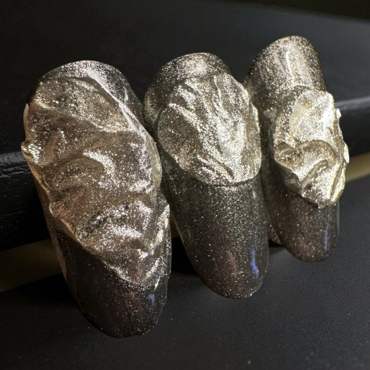 Warm Silver Chrome Powder – använd på klibbig yta för glittrig effekt eller på torr top coat för spegelkrom. Fungerar även som m