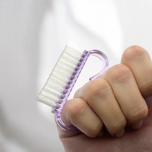 A handy brush for removing dust from nails and hands. Perfect for both professional and home use.