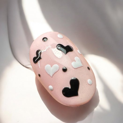 En högpigmenterad nail art gel i svart som är perfekt för tunna linjer, swirls och detaljerad nail art. Appliceras ovanpå valfri