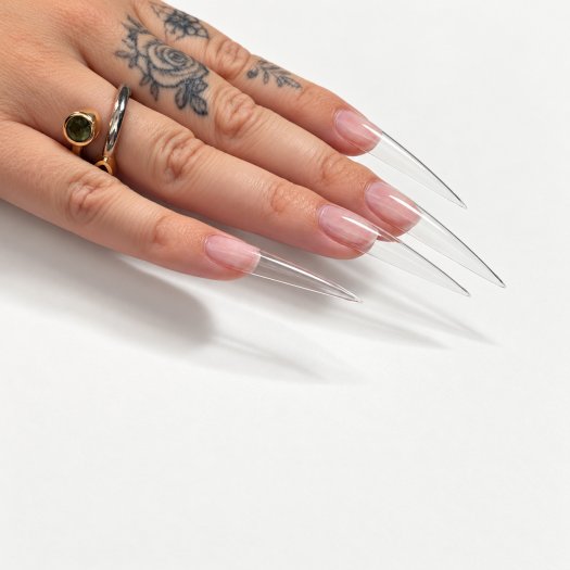 Soft gel tip - Long Stiletto på naglarna