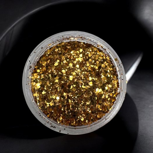 Glit-Mix Amber Bronze är ett varmt bronsfärgat glitter i mixade storlekar med inslag av bärnstensglöd. 5g burk. Används i klibbi