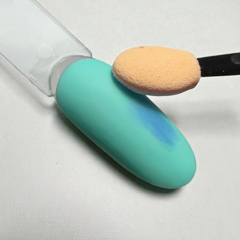 Create Your Art pigment tonas in på nageln