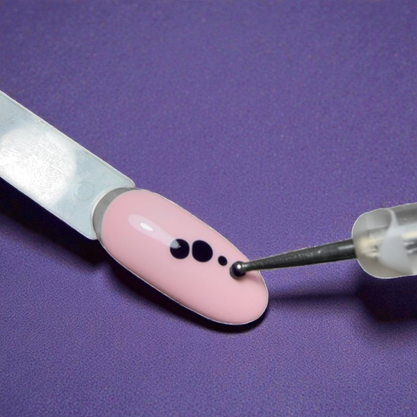 Design målad ovanpå Blooming Gel Clear innan blooming-effekten